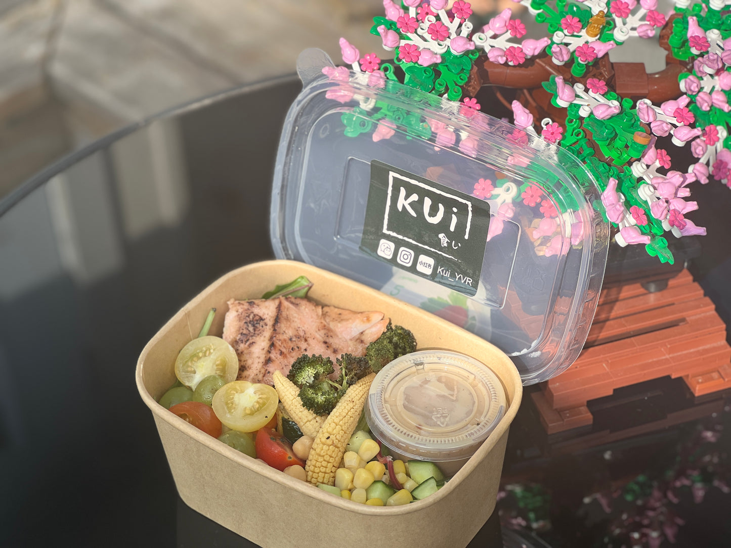 Salmon salad box